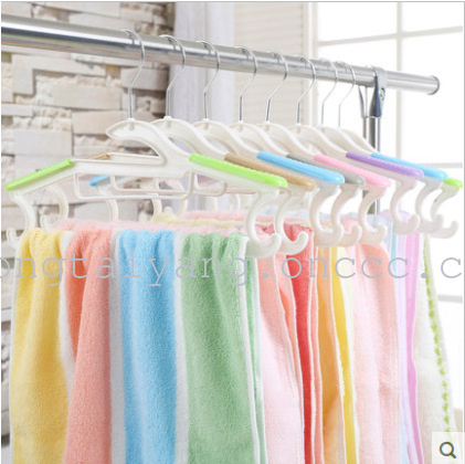 Plastic Retractable Non-Slip Hanger Multi-Functional Seamless Wet and Dry Drying Rack Hook Clothes Rack