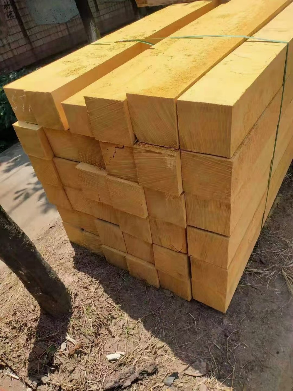 现货供应 黄硬木原木黄乳木 黄檀巴蒂硬乳木黄胆木 加工定制板材