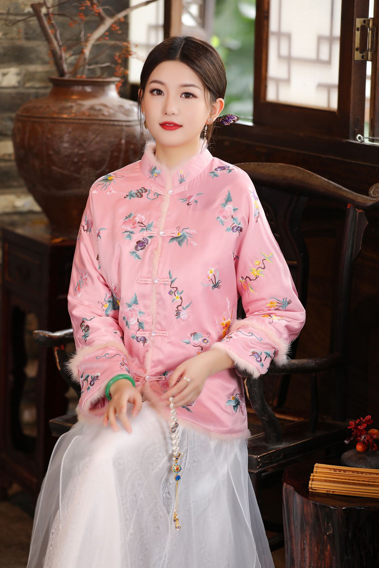 2021秋冬新品女装时尚新中式重工蝶恋花刺绣对襟镶水貂毛夹棉小袄