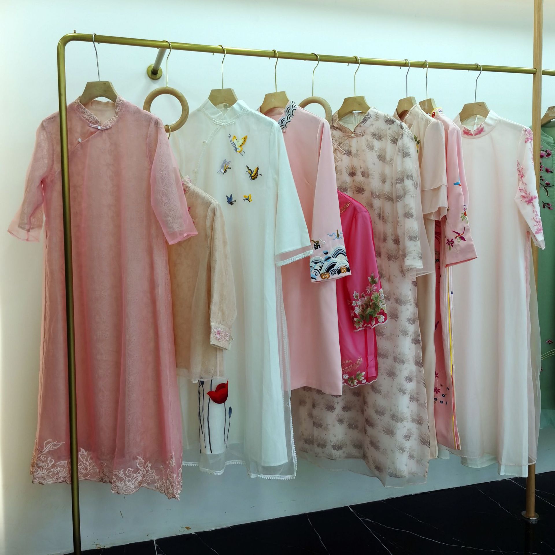 南油高端女装夏装刺绣连衣裙潮外贸尾单女装正品杂款库存清仓裙子