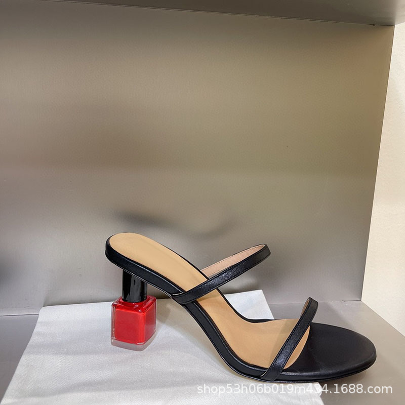 2022夏季韩版均码圆头日常低跟橡胶现货皮质黑色指甲油跟时装凉鞋