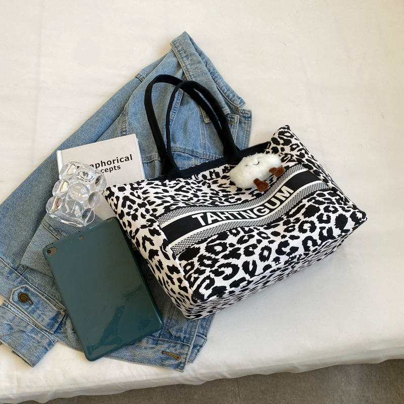 Large Capacity Bag Women's Bag 2023 Spring and Summer New Fashion Trendy Shoulder Bag Leopard Print Canvas Tote Bag