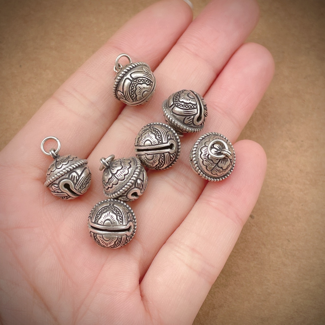 s925纯银宫廷铃铛吊坠 复古做旧刻花diy材料手链挂件坠子