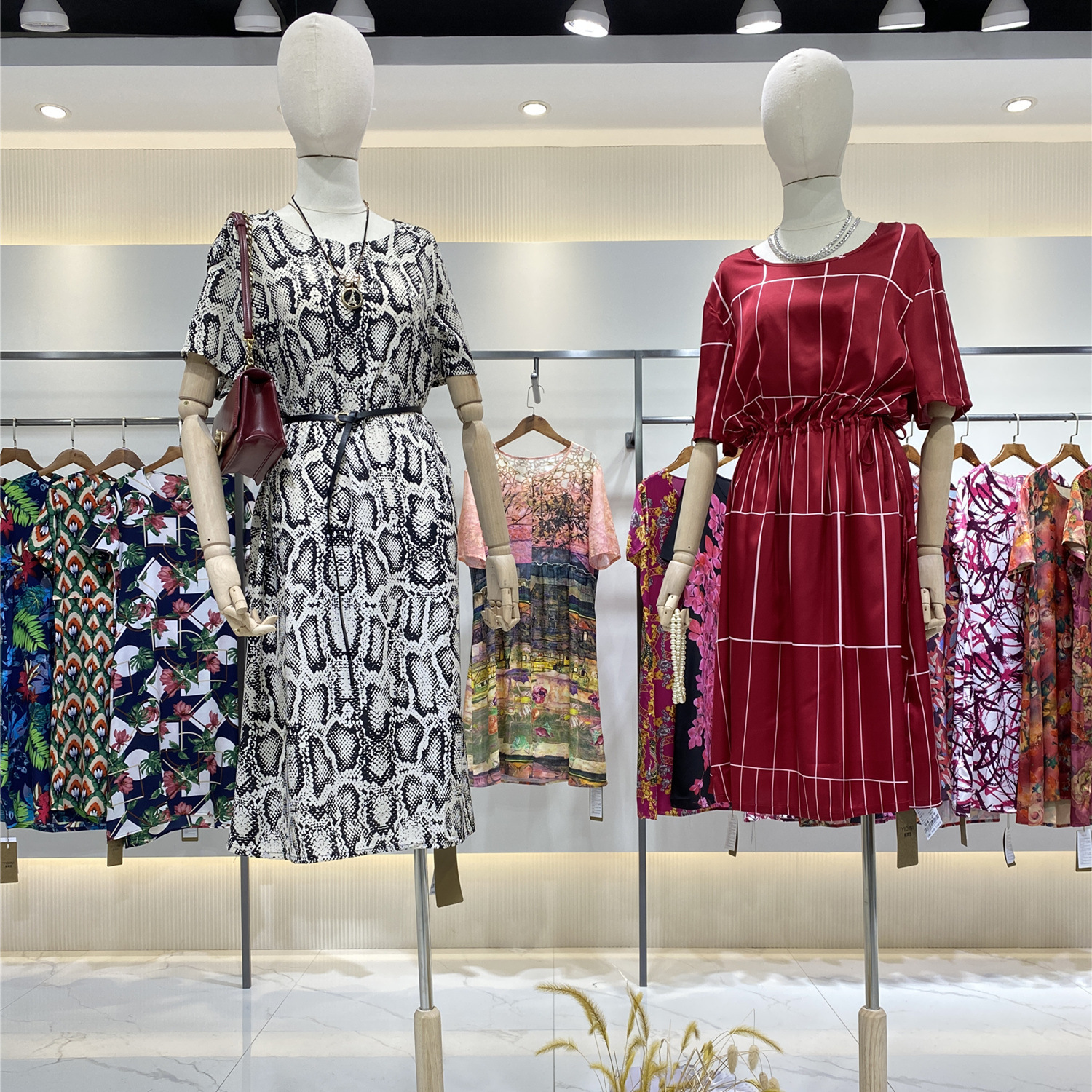 意蒂妮21夏品牌折扣女装真丝连衣裙大码桑蚕丝妈妈裙库存货源批发