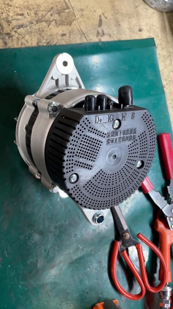 久保田m704k拖拉机发电机3k571-74012发电机jfz1723发电机原厂