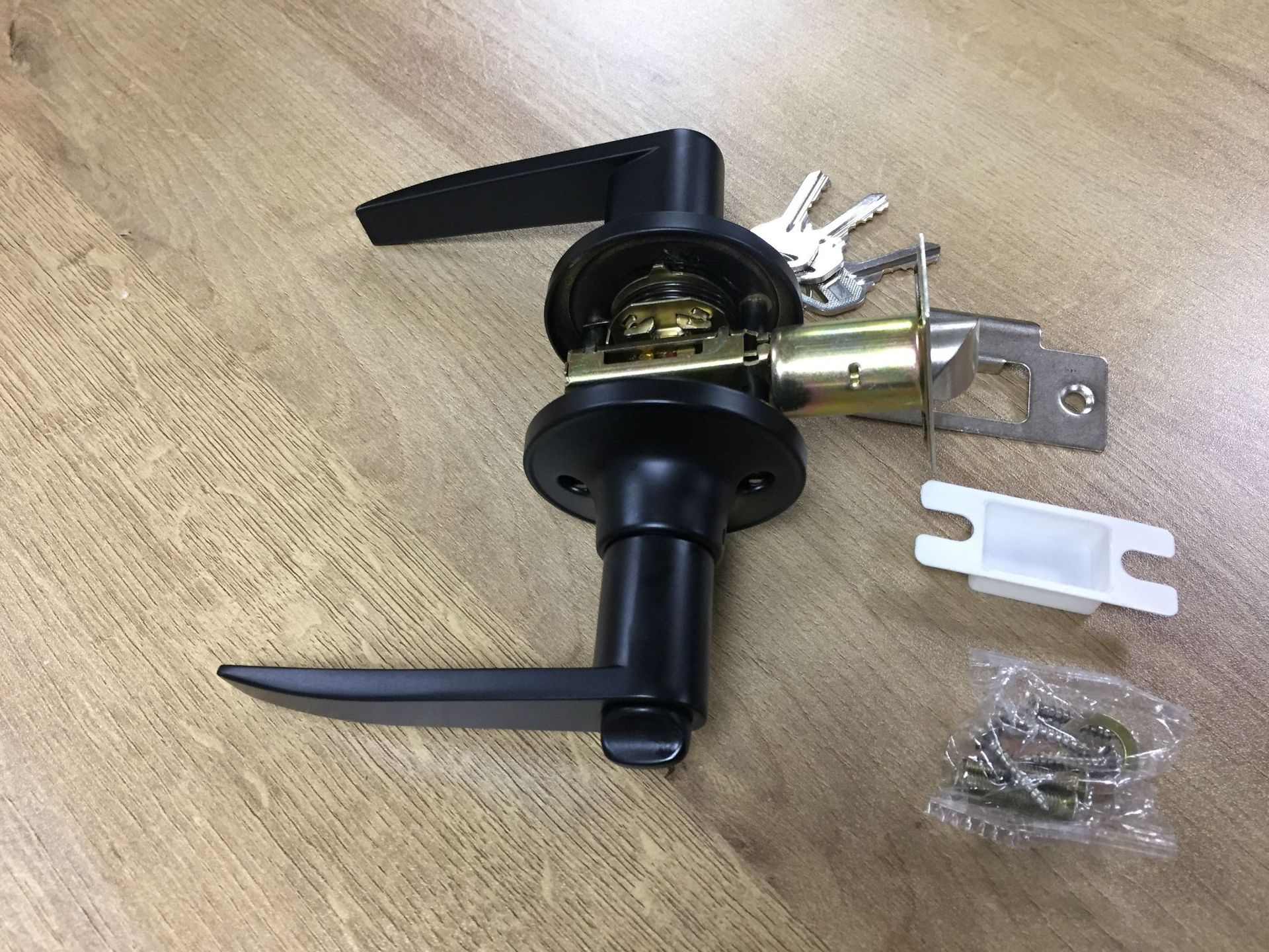 厂家黑色三杆执手锁适合各种各样的实物门房门浴室门锁