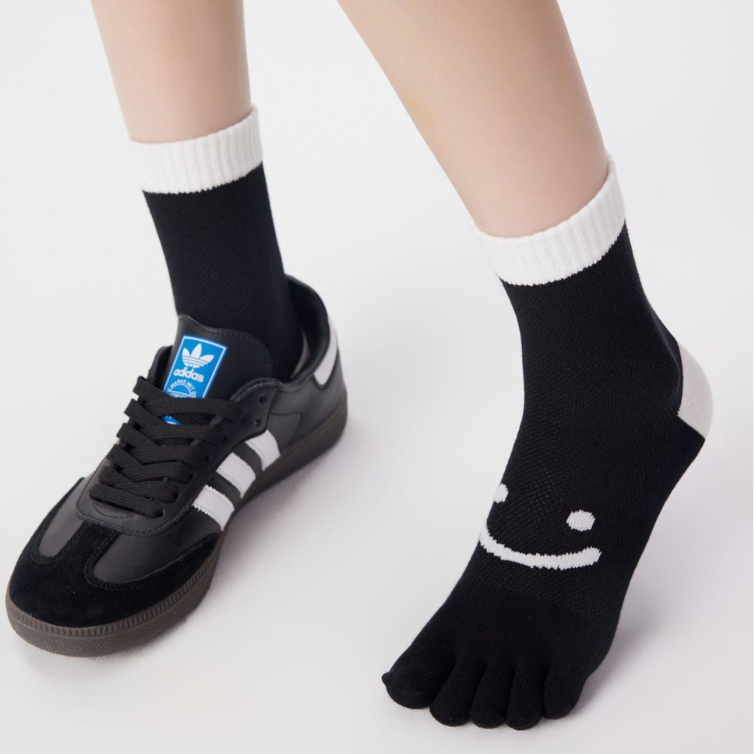 诸暨春夏新款五指袜子女中筒棉质分指女袜可爱笑脸网眼薄款女袜