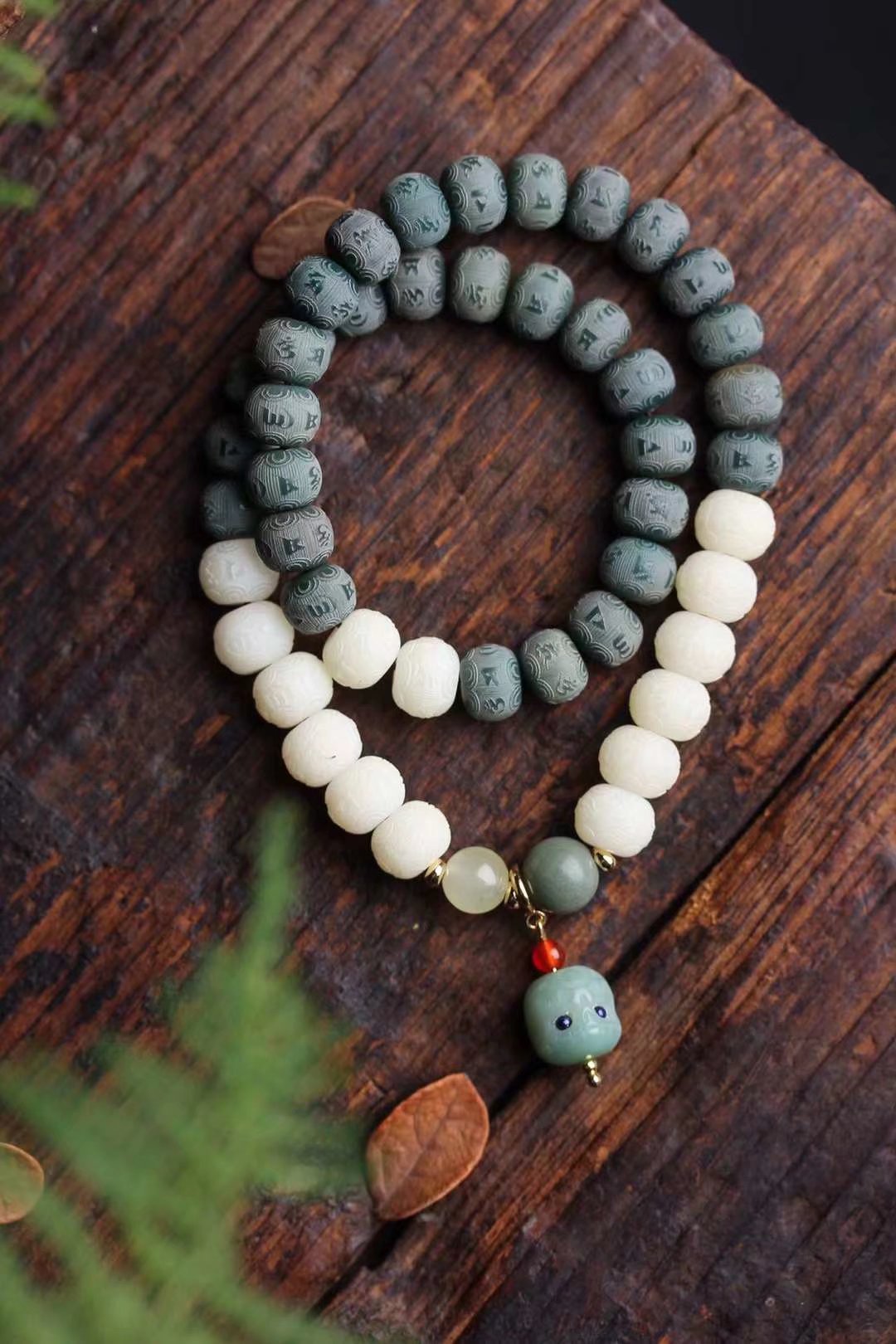 风化阴皮菩提根手串菩提子雕刻六字真言手链白玉菩提手饰阿呆吊饰