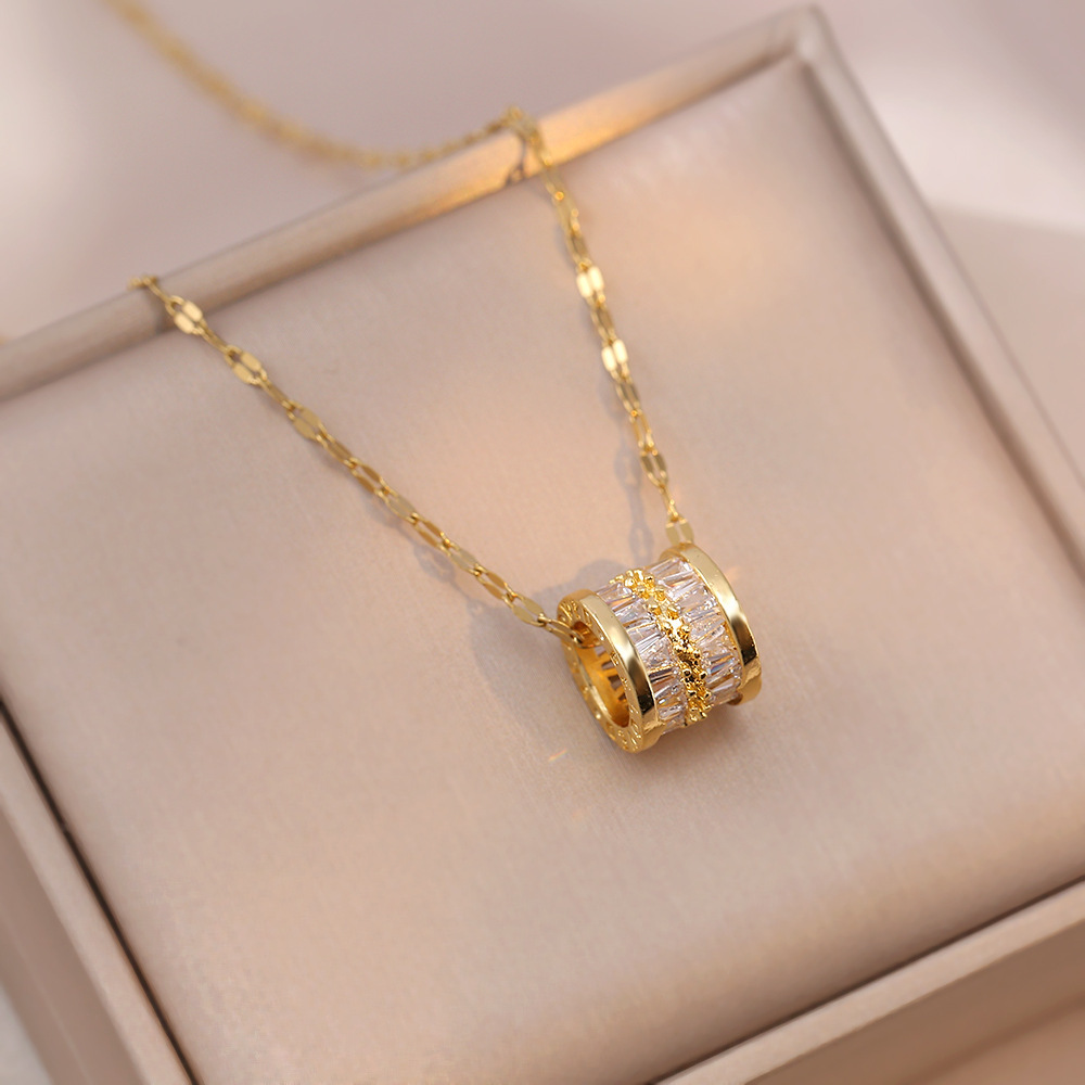 韩版轻奢几何水晶吊坠大蛮腰项链跨境爆款保色钛钢女士锁骨链饰品