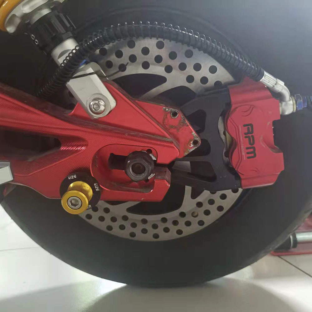 猴子改装后刹车220对四卡钳y码rpm小辐射后碟刹套装电摩通用下泵