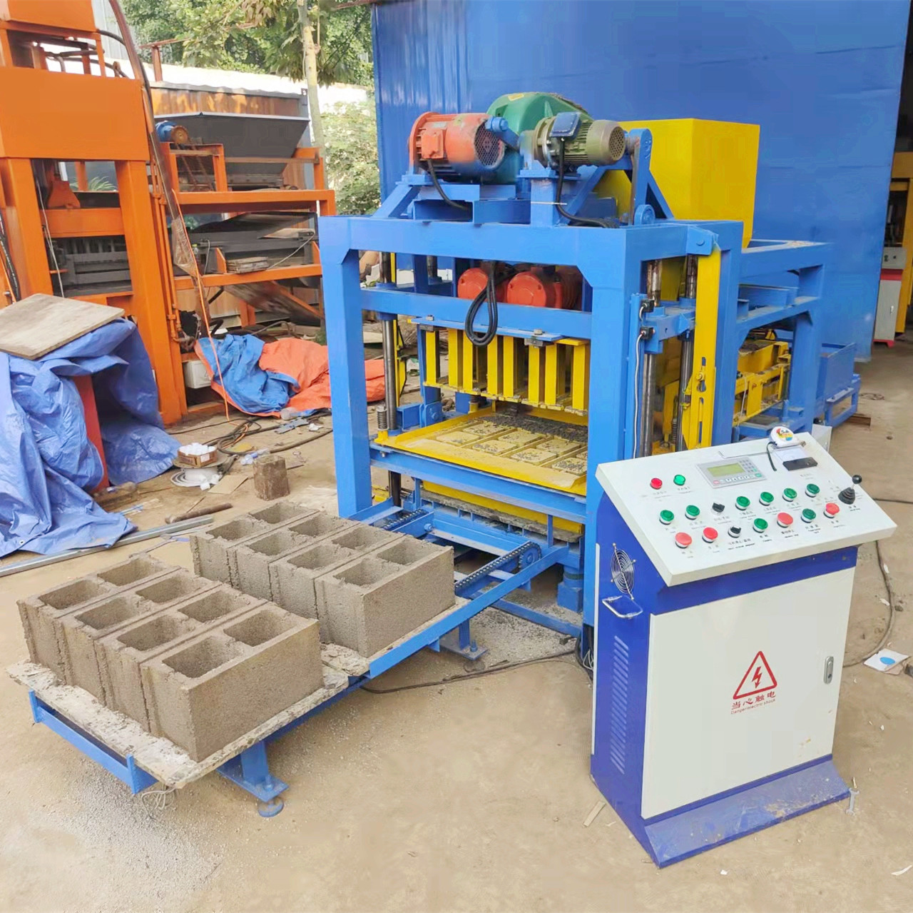 小型全自动水泥制砖机,震动成形的砖头机械,可代出口的厂家