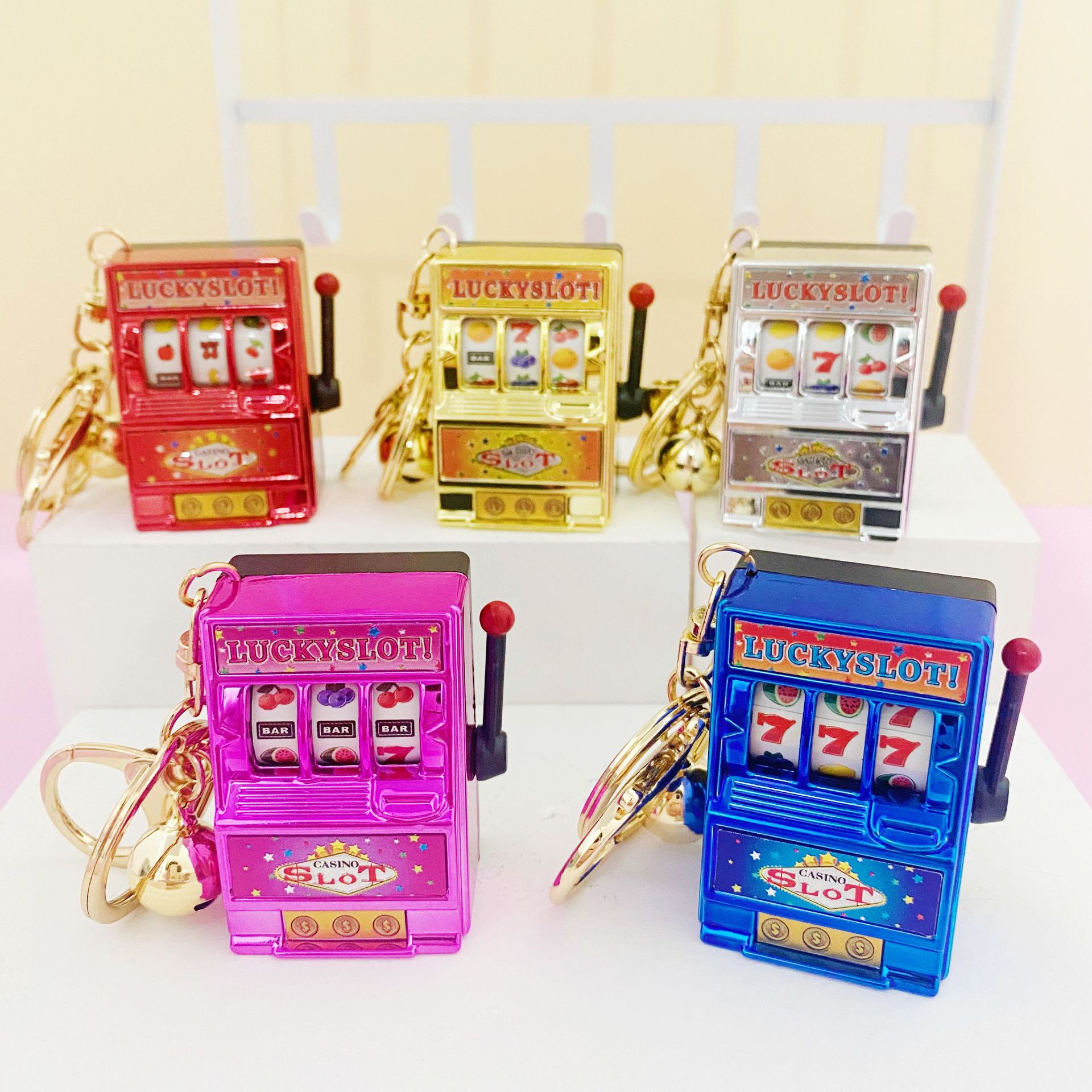 Creative Mini Turn Cartoon Fruit Machine the Hokey Pokey Lottery Machine Palm Game Keychain Simulation Model Toy