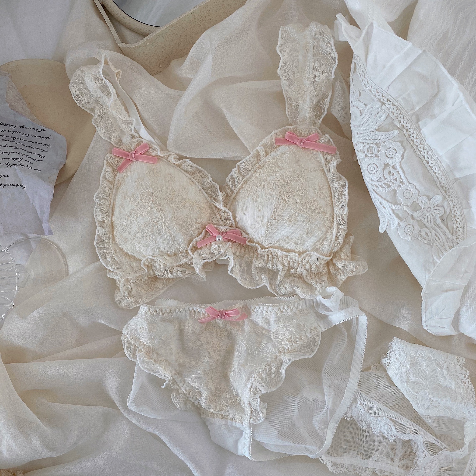 韩风宫廷少女温柔重工艺蕾丝文胸套装无钢圈小胸内衣