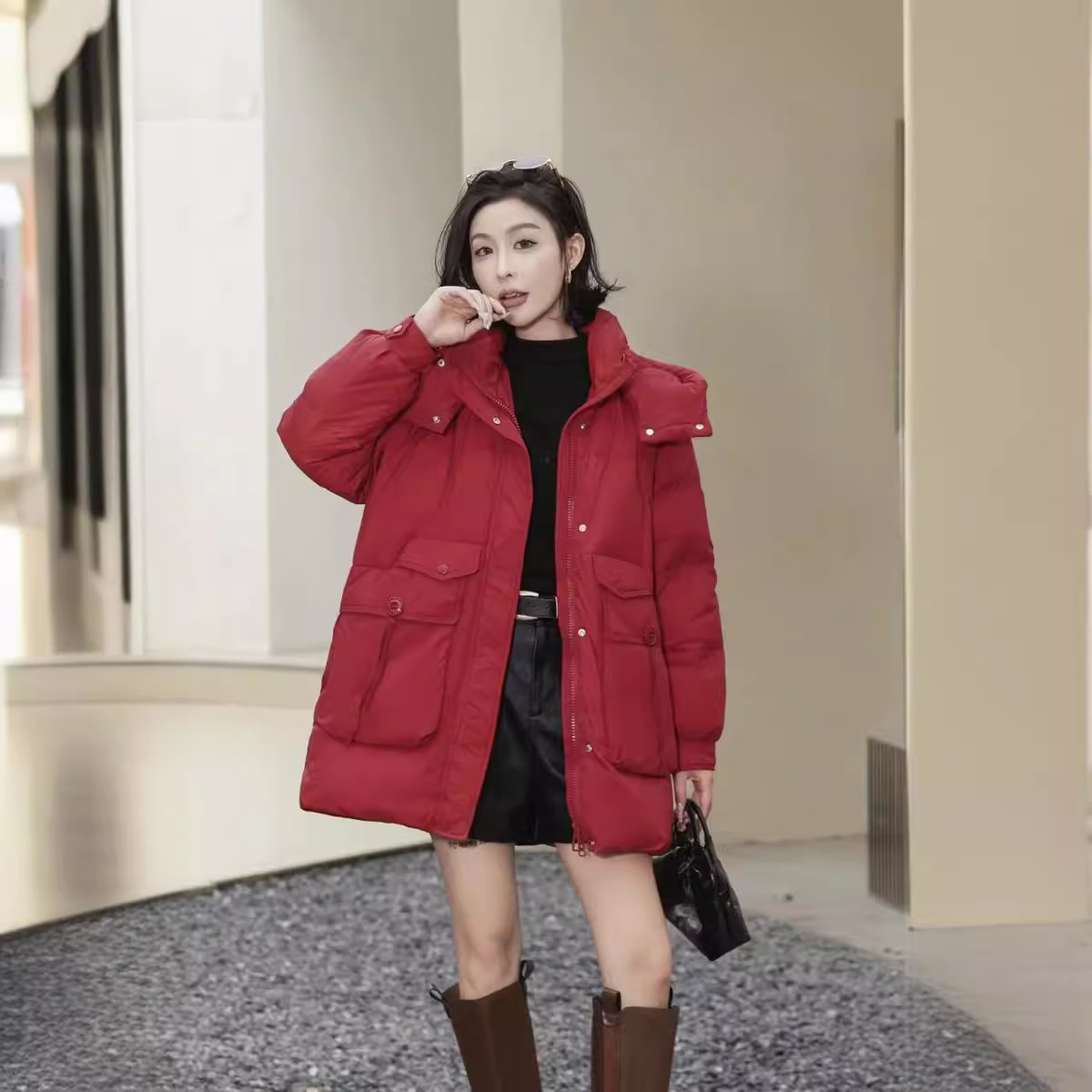 红色羽绒服女中长款2024冬季新款时尚高档宽松连帽加厚百搭外套女