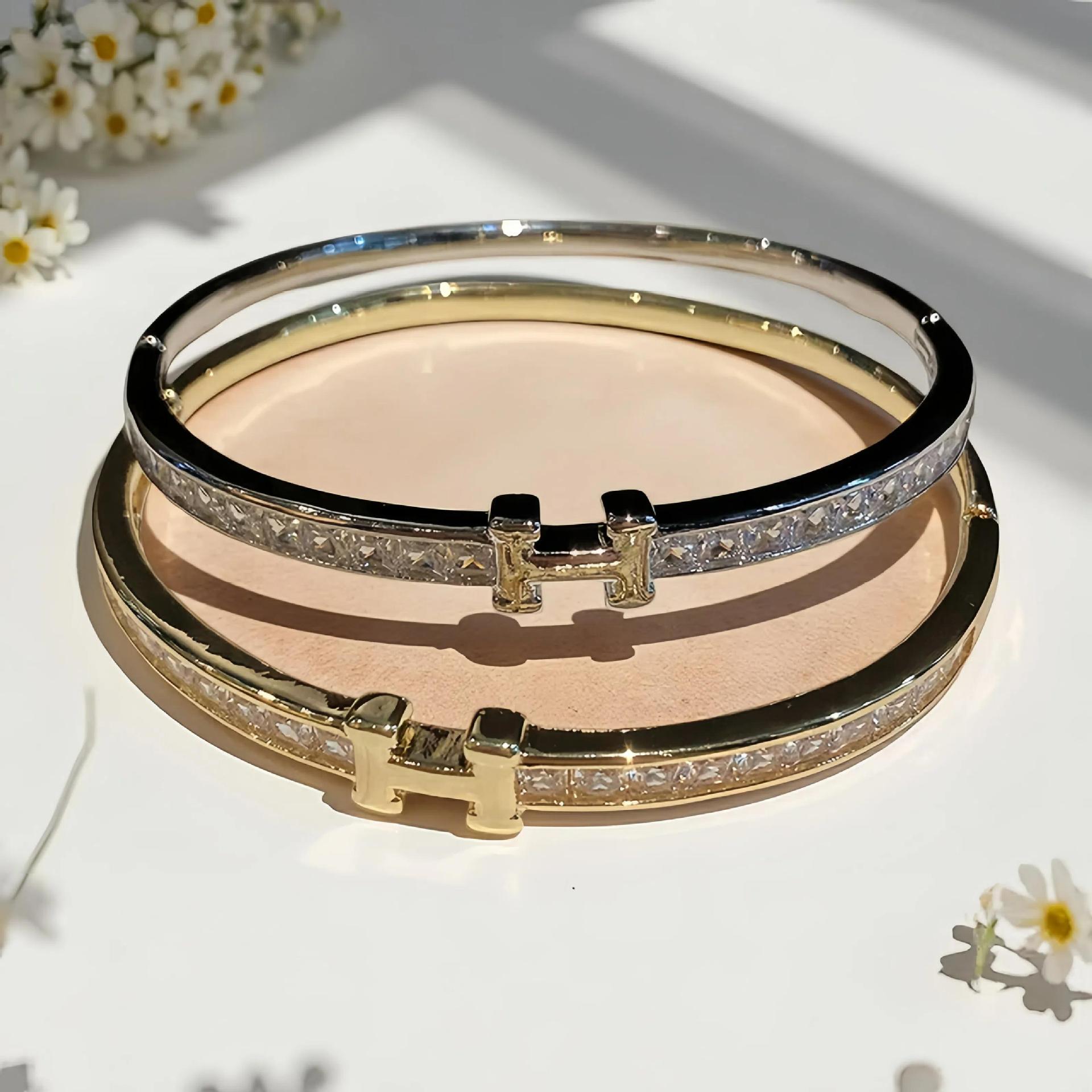 轻奢高级感字母h手镯镶钻时尚手环小众精致铜镀金镯子锆石手饰品