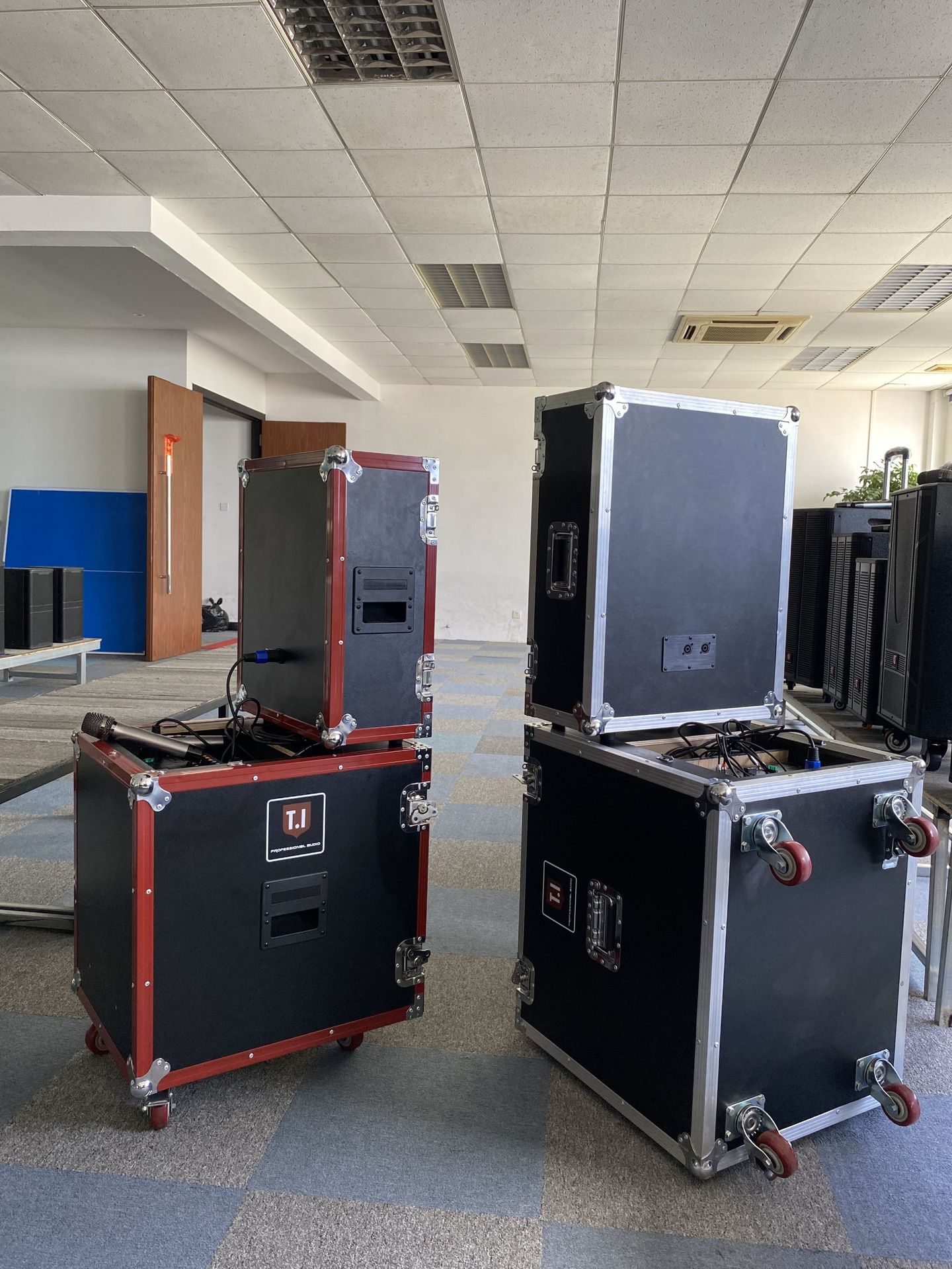 热销tc1800全套带航空箱18寸超低双无线麦克风有源音箱带轮可移动