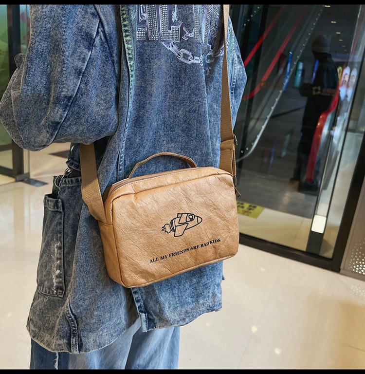 潮牌ins牛皮纸斜挎包小众休闲包包杜邦纸邮差包防水手提单肩包