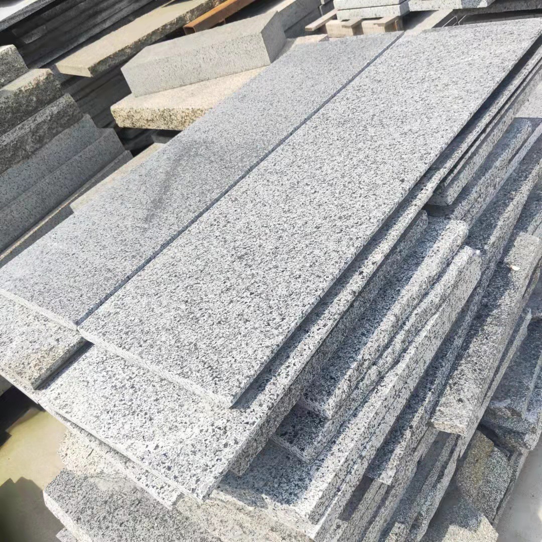 芝麻白灰黑黄锈石花岗岩火烧板荔枝面庭院户外毛石板路沿石平侧石