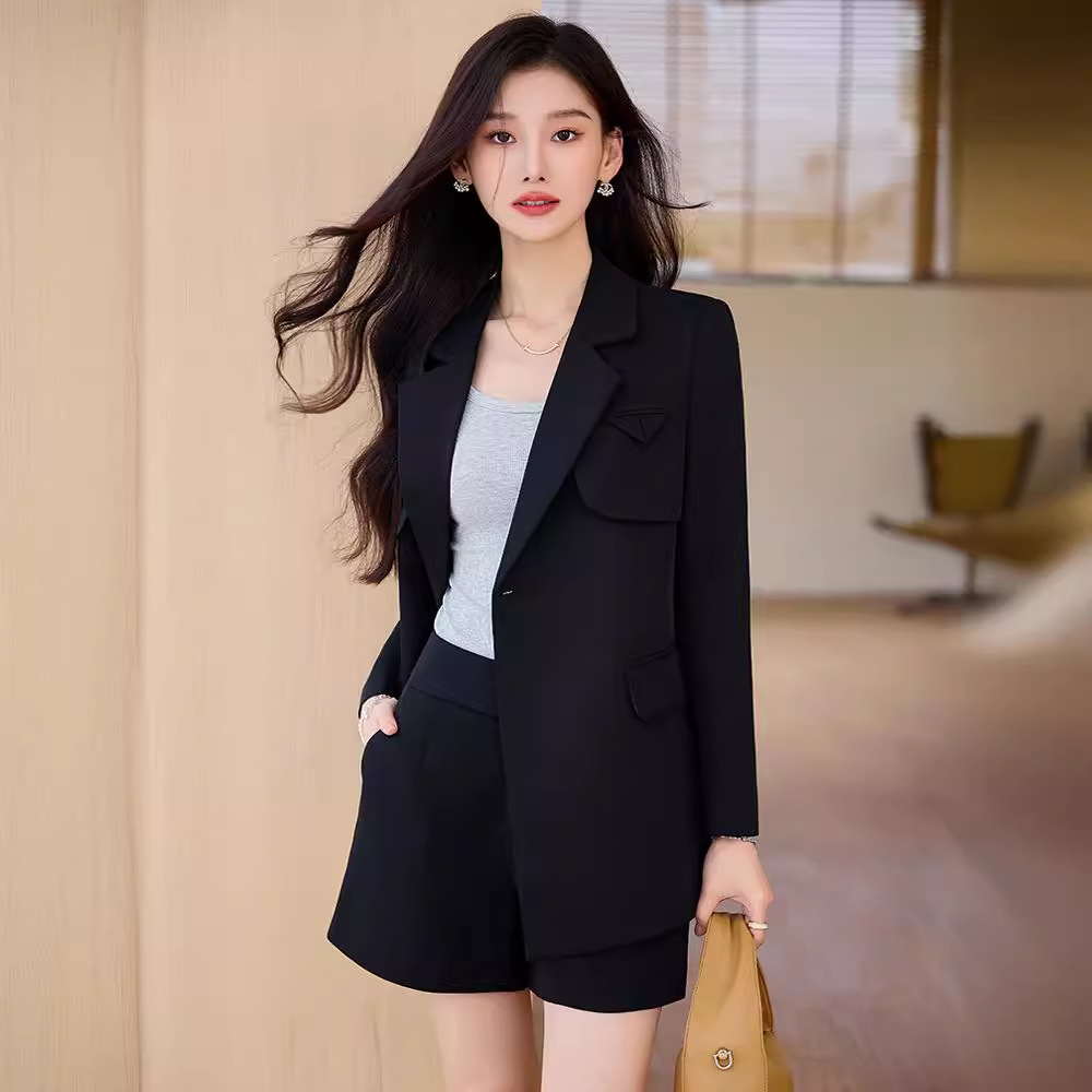黑色西装外套女春秋季2024新款设计感宽松休闲短裤西服套装两件套