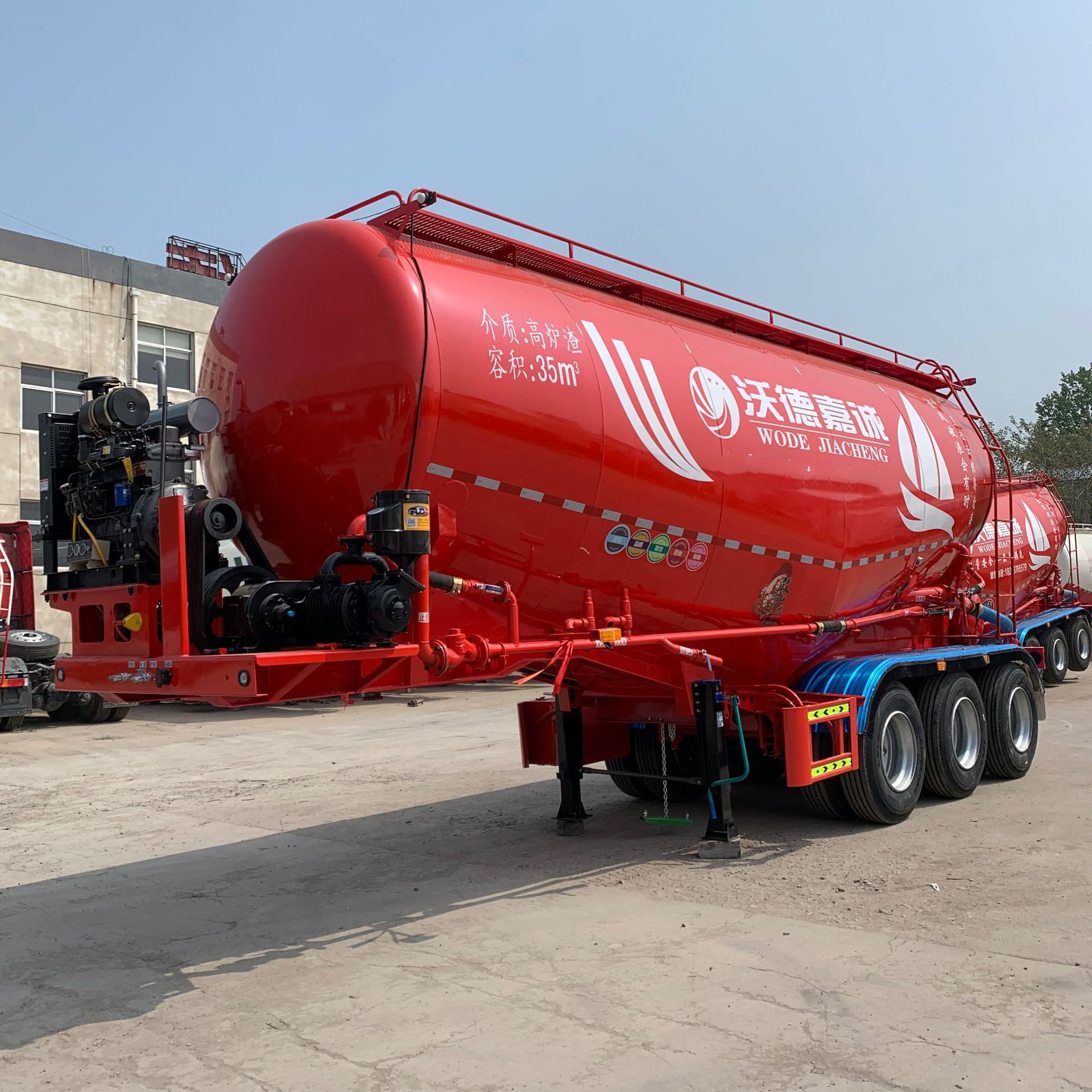 轻量化下灰罐半挂车 40立方水泥散装罐车 煤灰粉尘罐式半挂车配置