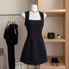 WGWE 法式赫本风小黑裙吊带连衣裙女小众气质方领短款a字裙子7875