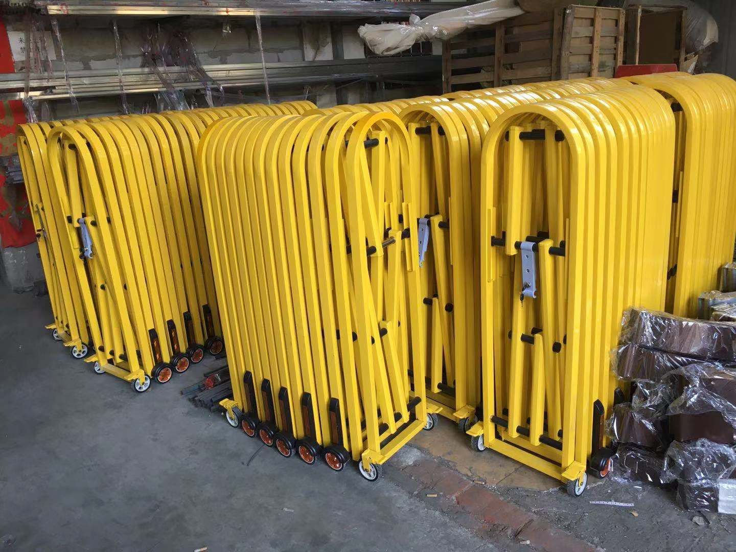 厂家隔离栏栅 地铁站广场分流收缩栏杆 人行道伸缩门