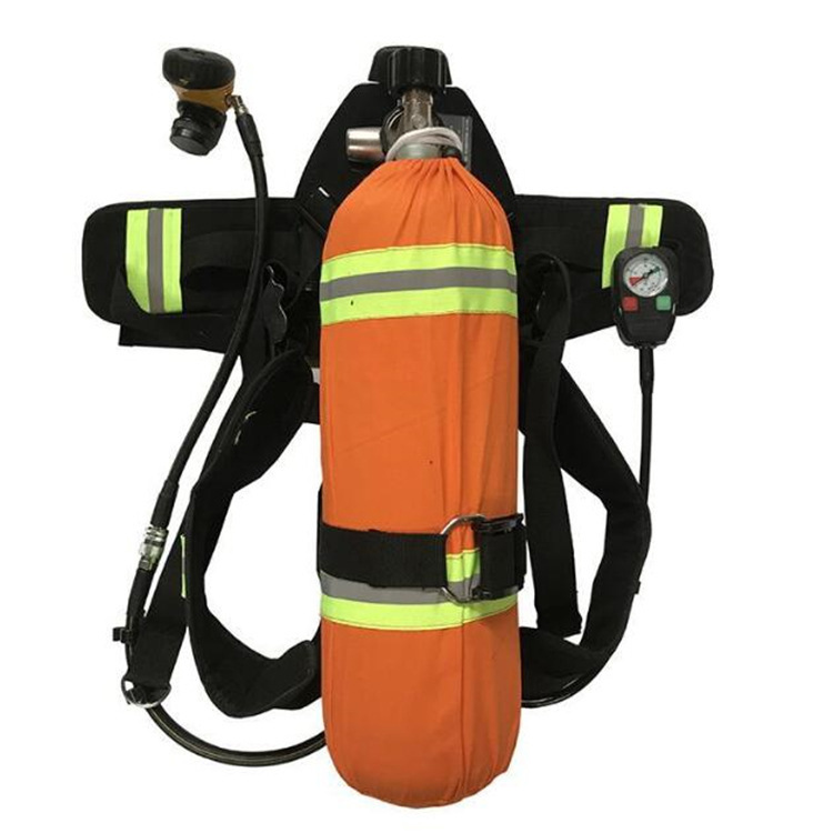 将呼吸内气体吸完,面罩应向人体面部移动面罩内保持负压,人体感觉呼吸