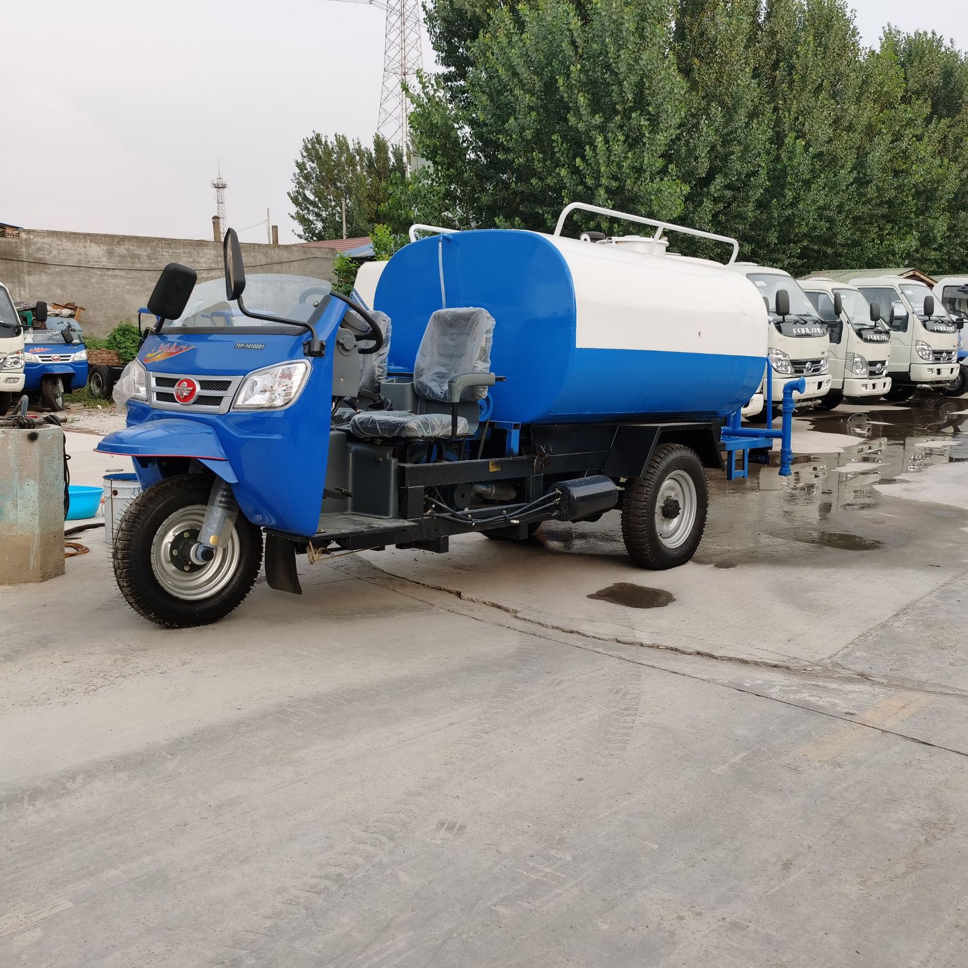 小型柴油三轮洒水车 2立方雾炮喷洒车工地降尘农用三轮洒水车