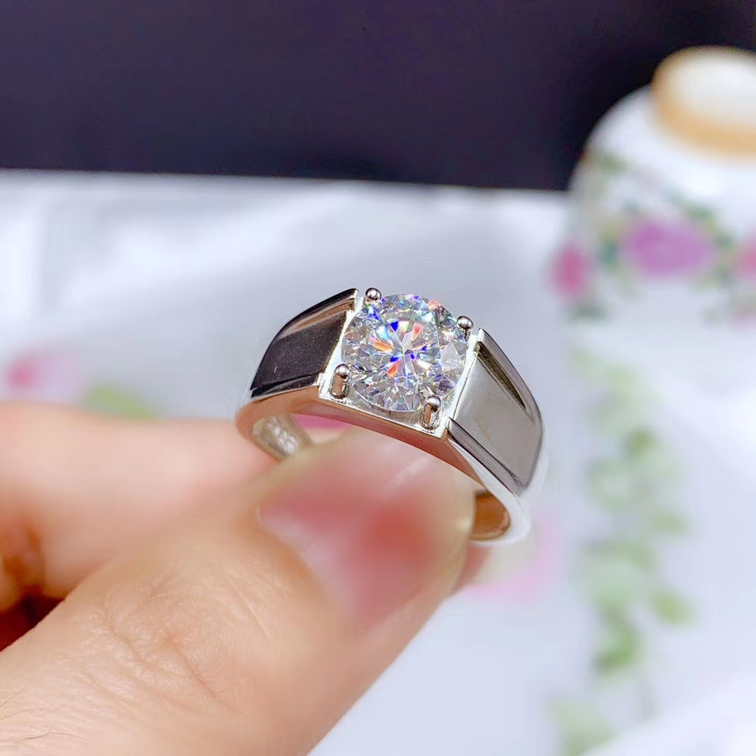 美国莫桑石1克拉男款磨砂钻戒时尚大气婚戒日常男士简约指环批发