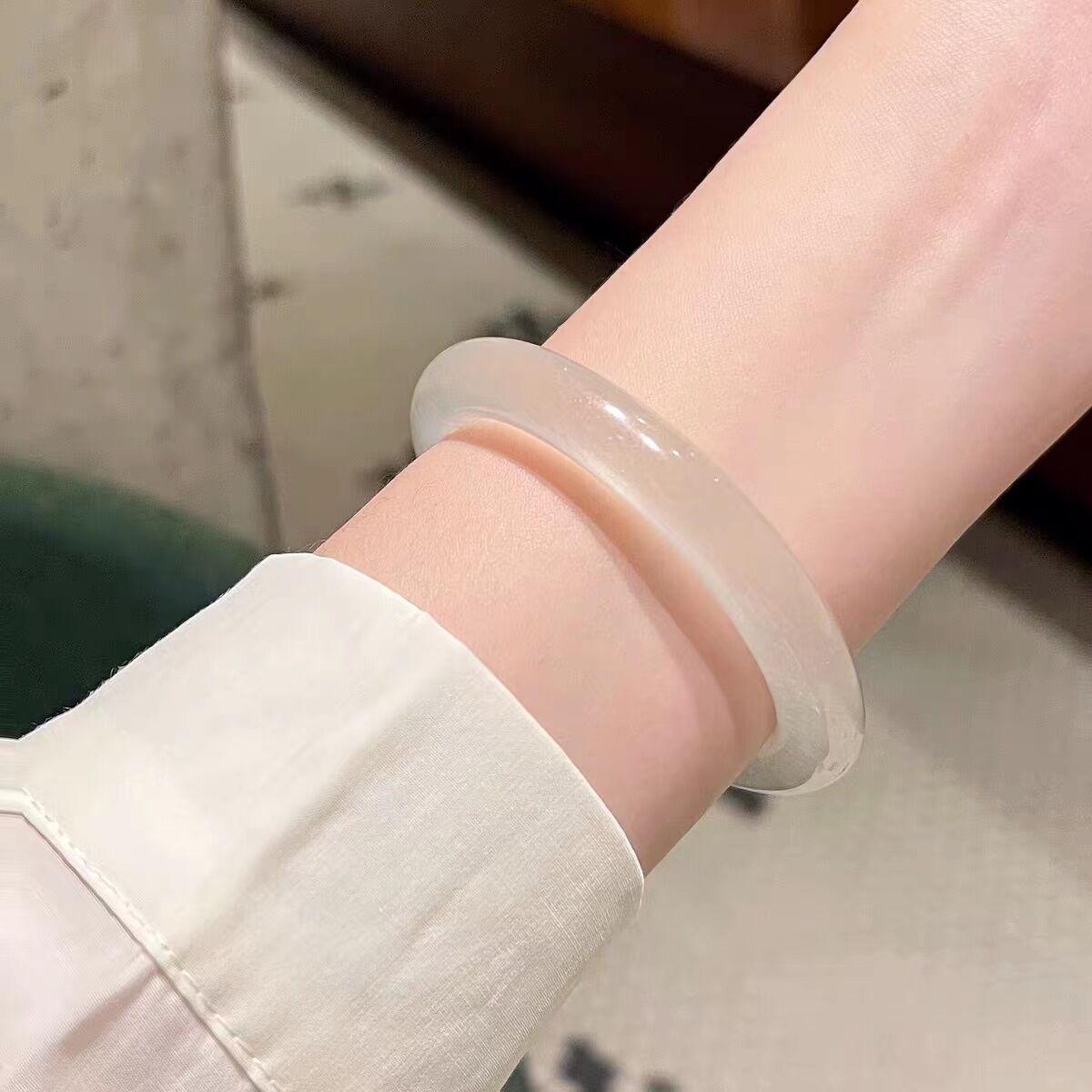 a级蚕丝玉冰玉圆条玉石手镯白玉美人条阿富汗玉镯子 女款时尚礼品