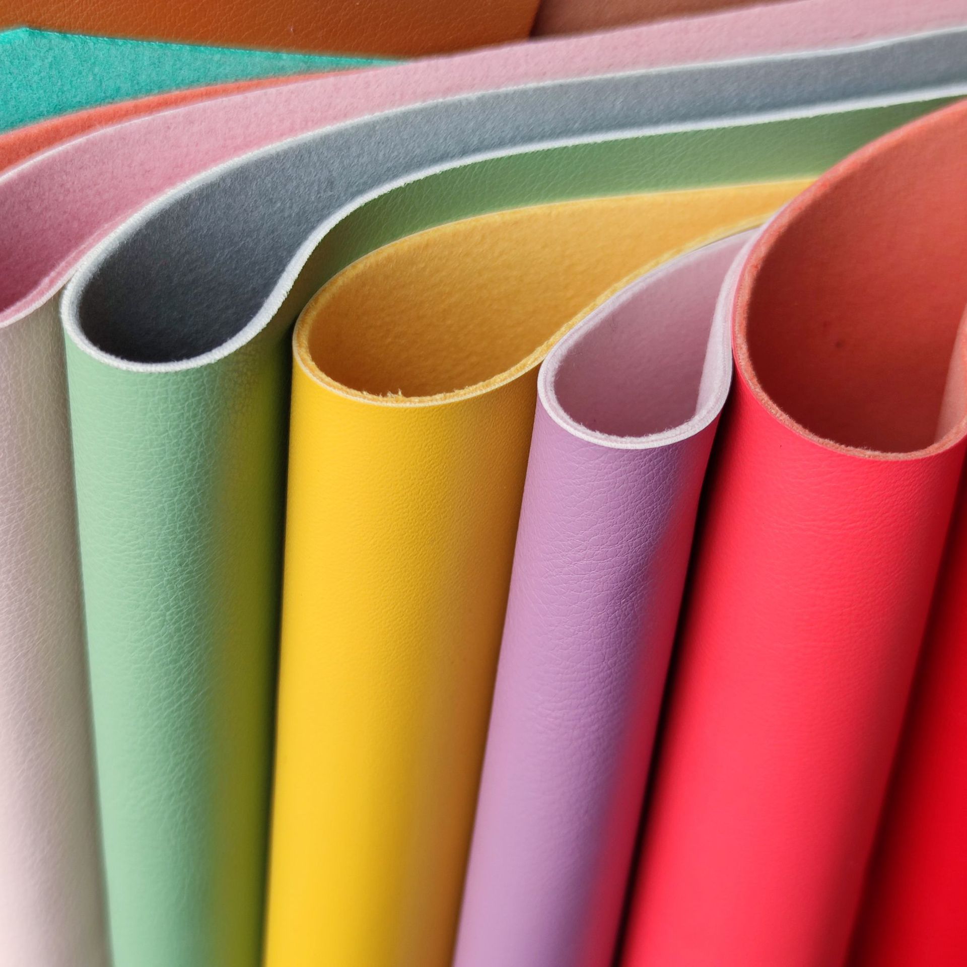 pu皮革1.6mm背涂仿超纤鞋面箱包工艺品装饰材料荔枝纹无气味软包