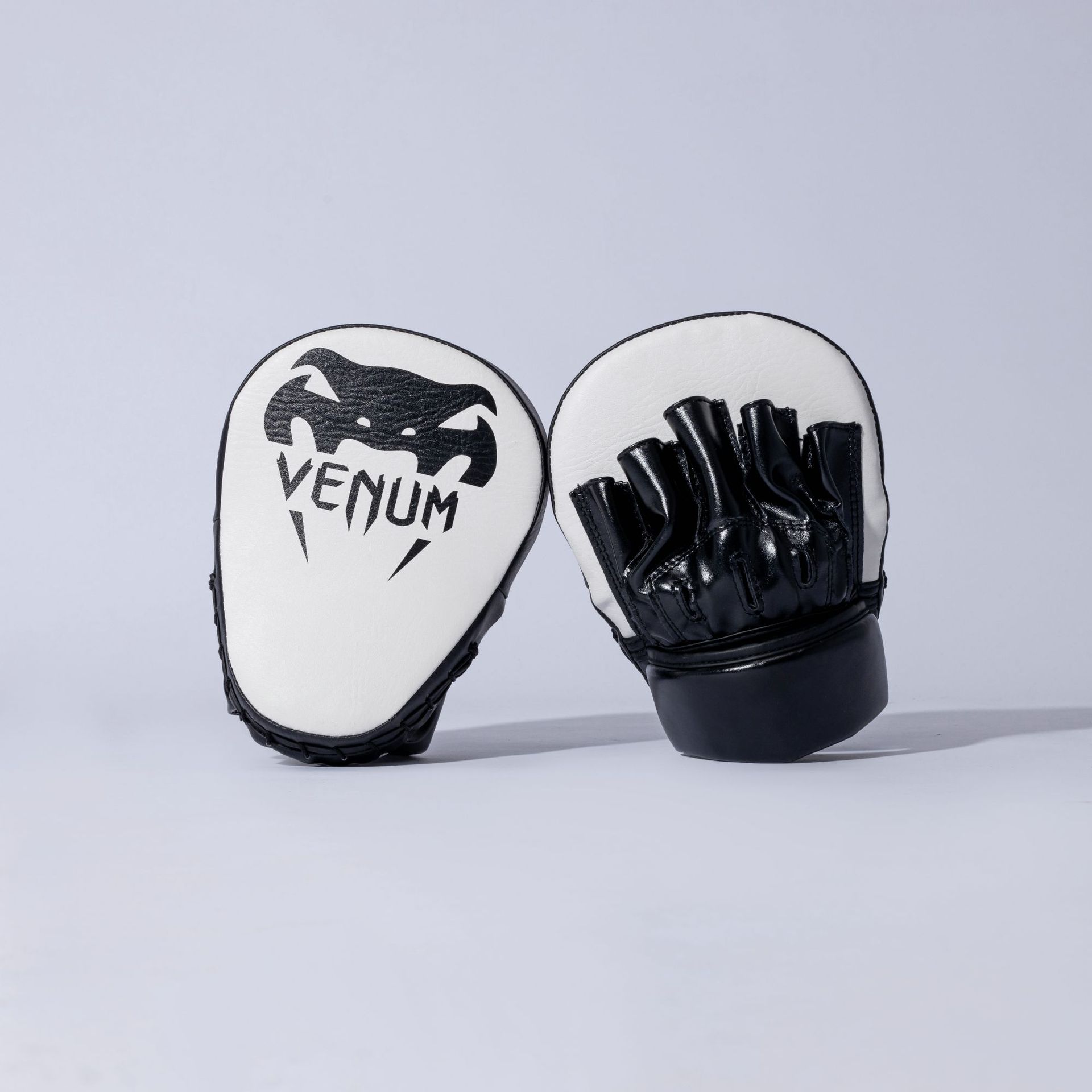 venum毒液拳击手靶泰拳专用手靶散打搏击格斗训练靶具弧形小手靶