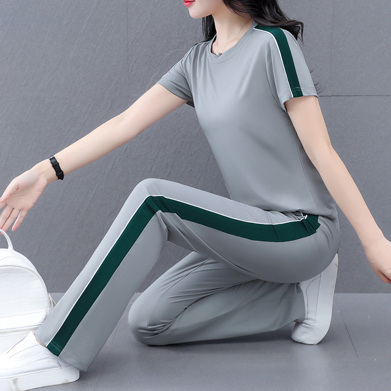 冰丝休闲运动套装女夏季2024新款圆领轻薄款短袖洋气妈妈装两件套