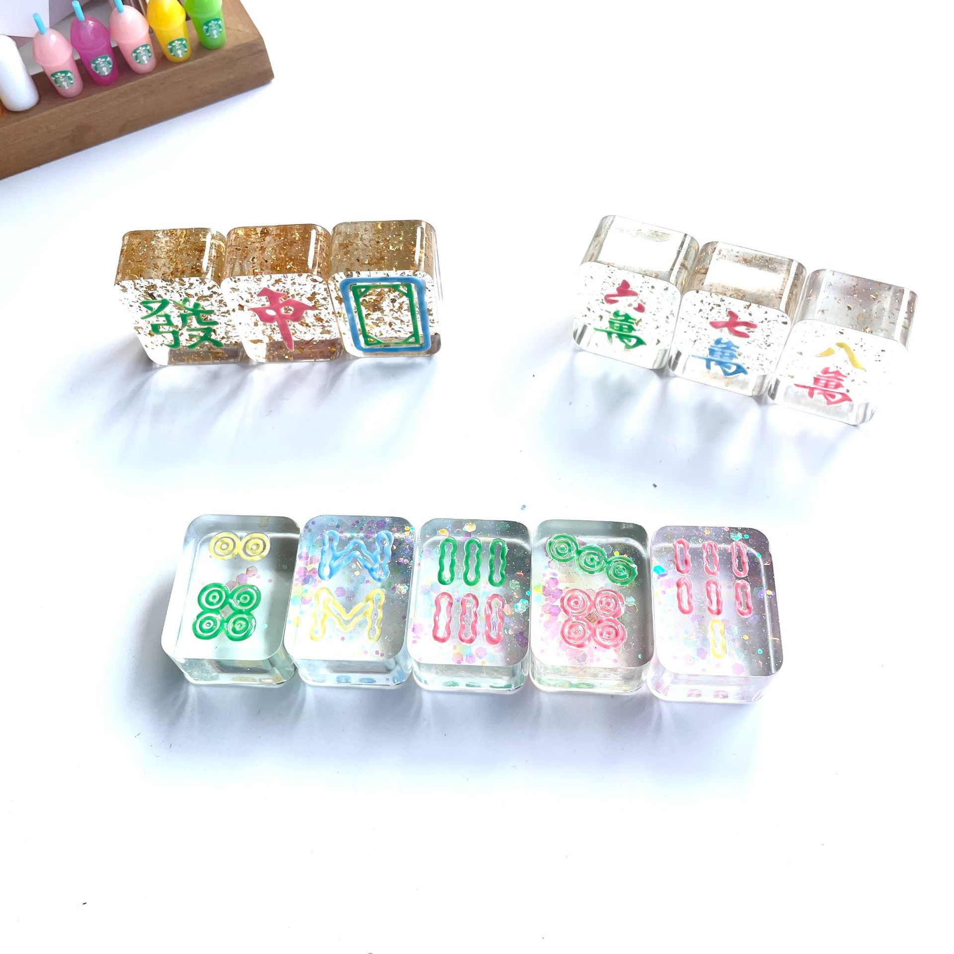 直播爆款水晶滴胶麻将钥匙扣diy手工滴胶麻将纯手工多金箔少金箔