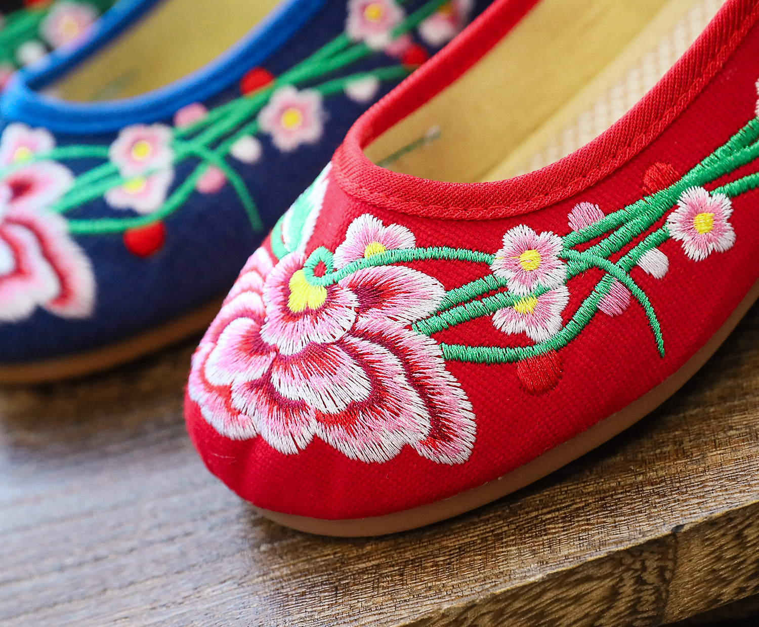 【相思梅】中式复古新娘刺绣花布鞋套脚坡跟牛筋底单鞋休闲女