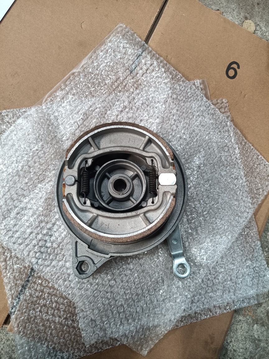 摩托车配 件 125新式后鼓盖刹车鼓盖刹车皮总成-阿里巴巴