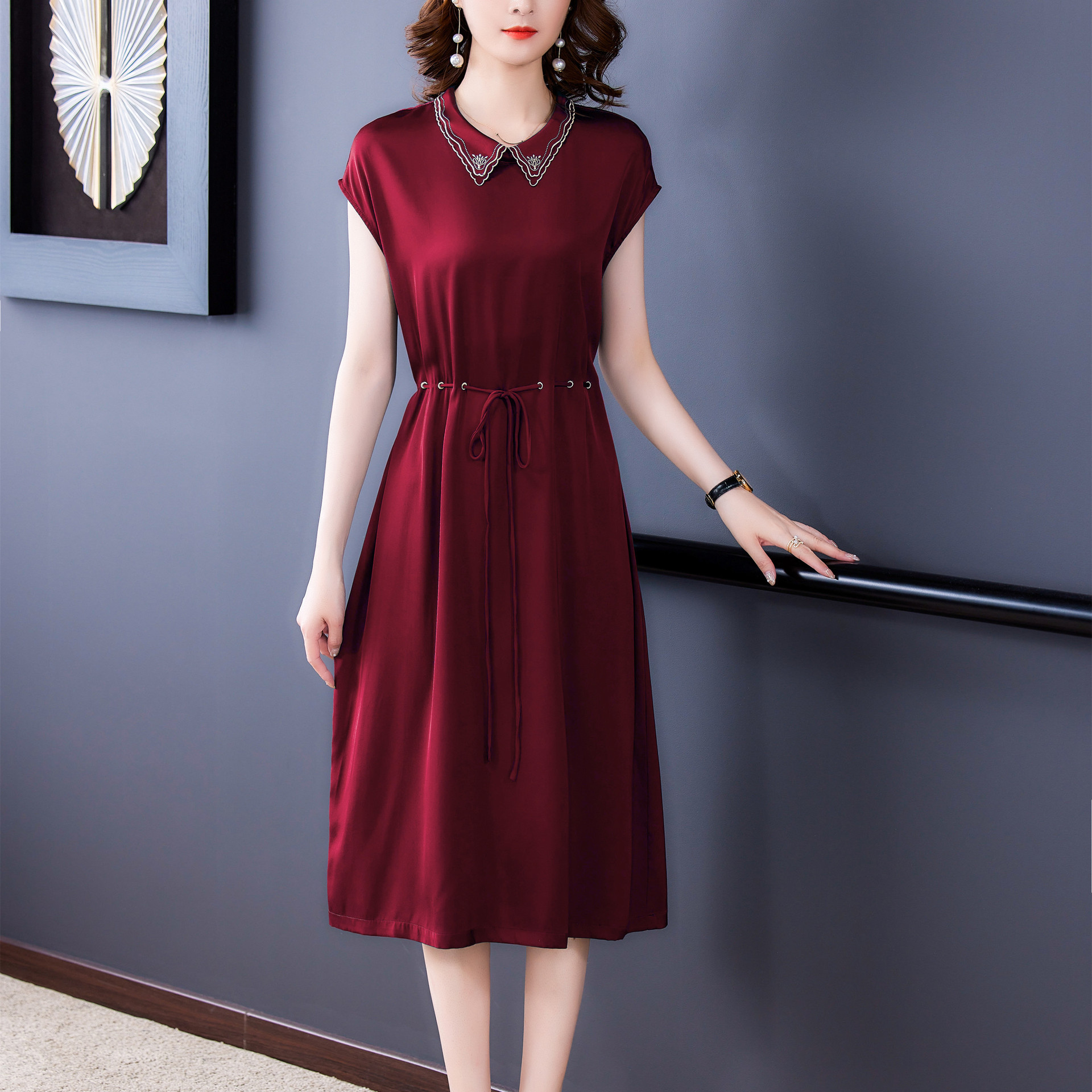 中年妈妈醋酸缎面连衣裙女2022夏法式复古收腰显瘦气质裙子中长款