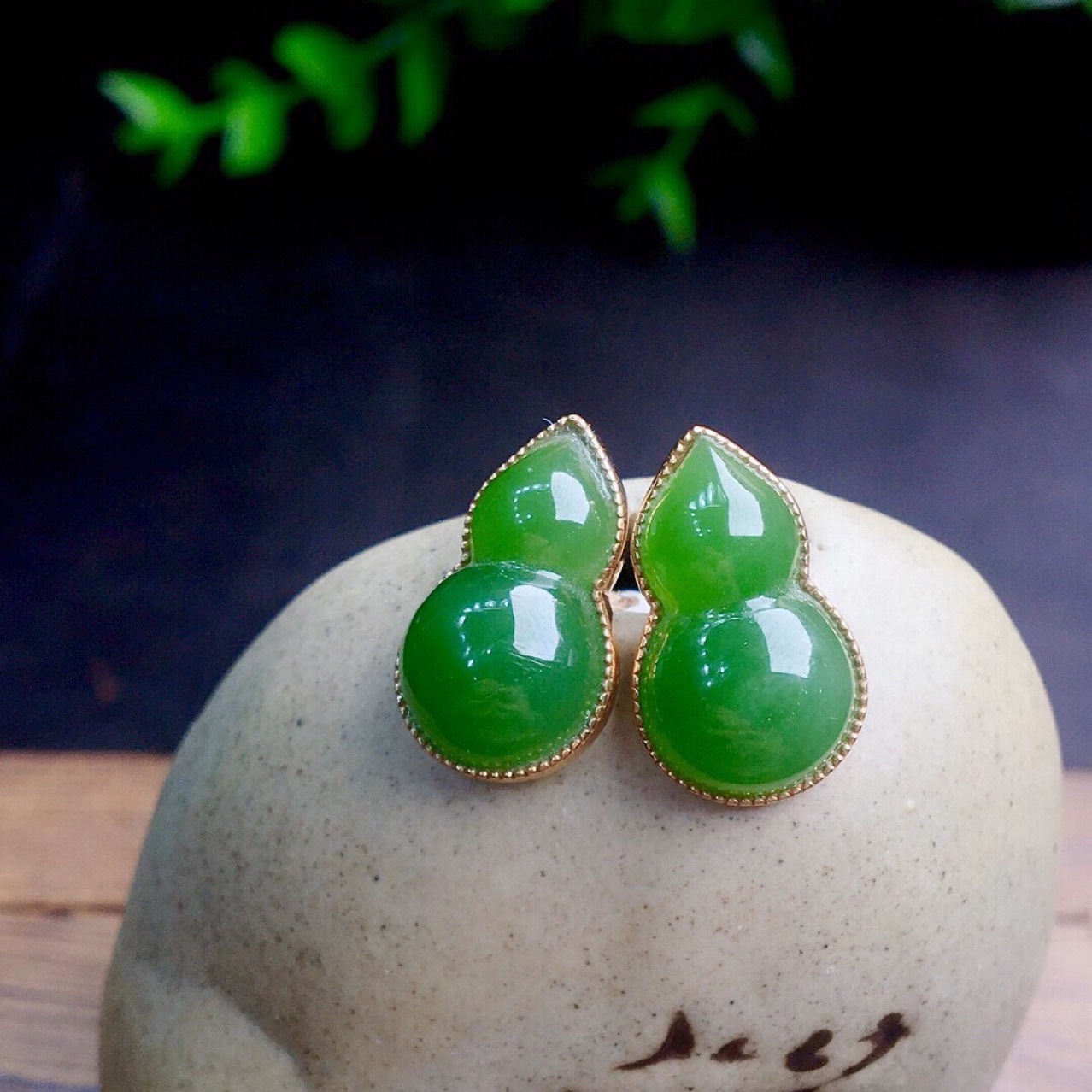 和田碧玉"福禄"葫芦耳钉96料子细腻饱满,冰透水润,颜色极好99款式