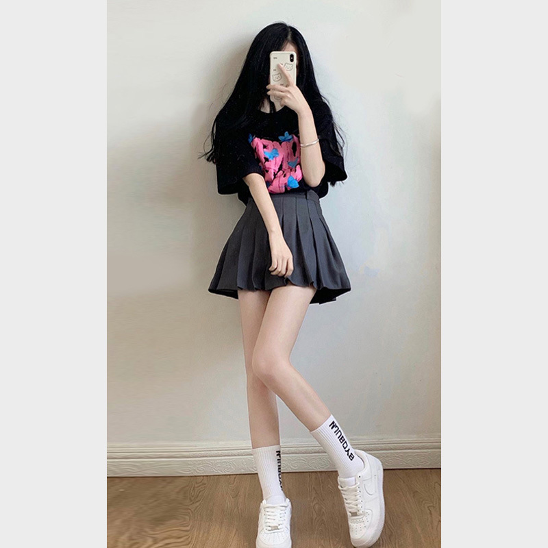 小女孩穿裙子图片