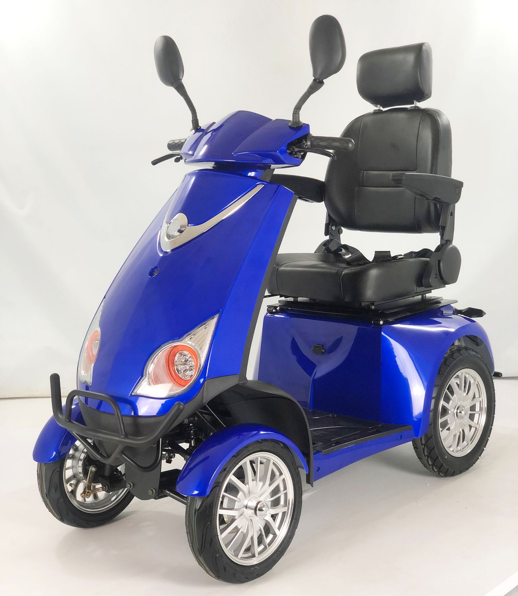 0成交2辆同款4全封闭四轮燃油摩托车家用老年残疾人代步车汽油宗申