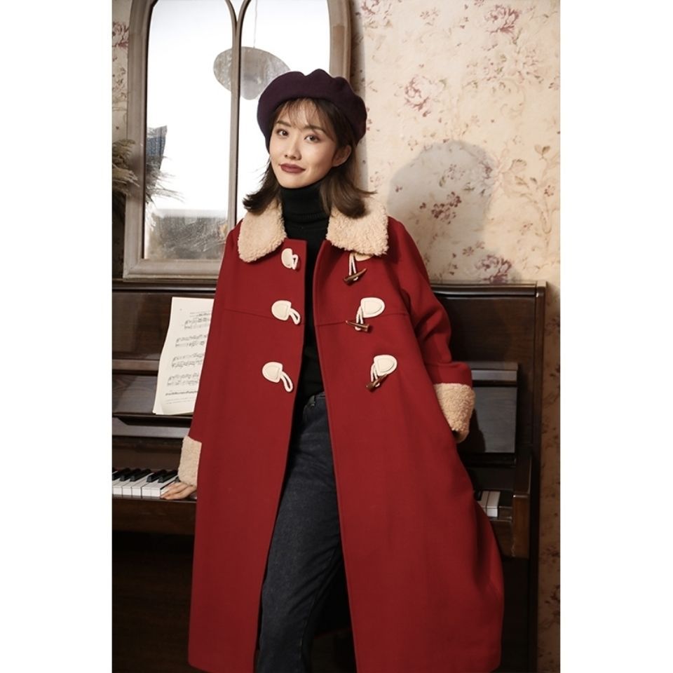 暗红色羊毛大衣