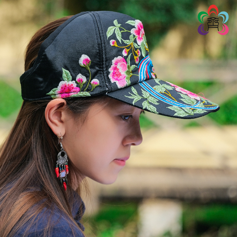 中国民族风绣花太阳帽女士刺绣休闲旅游棒球帽子厂家批发