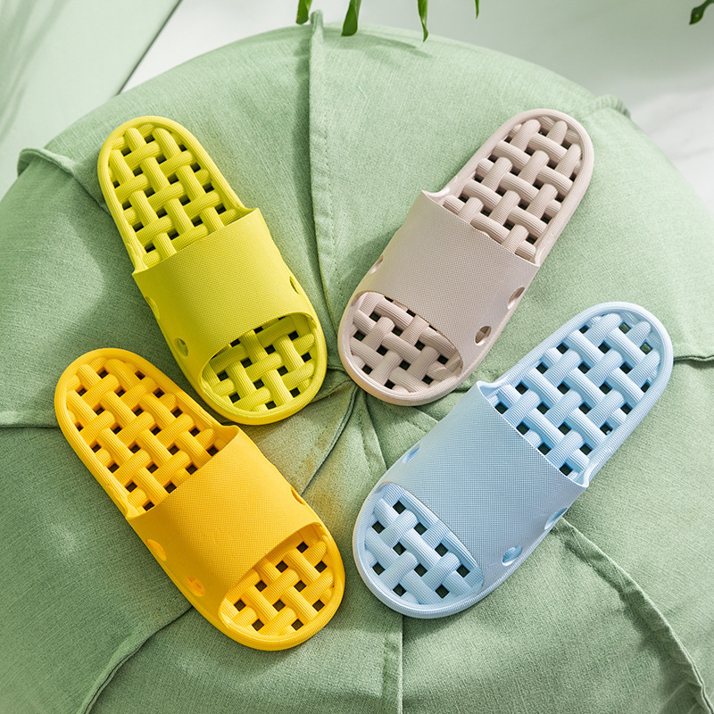 2023 New Indoor Hollow Leaking Slippers Home Fashion Soft Bottom Plastic Hotel Bathroom Couple Slippers