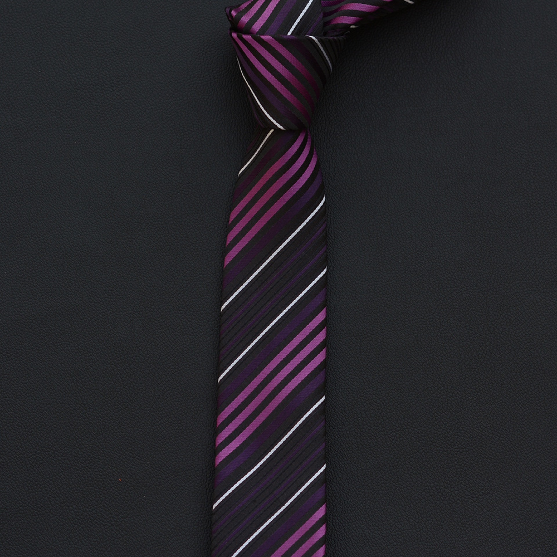 年龄段成年是否库存是产品类别领带产地嵊州造型条纹样式男式颜色红色