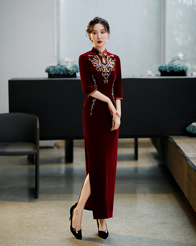 金丝绒手工钉珠旗袍2021秋冬妈妈装七分袖婚礼宴会礼服时尚旗袍裙