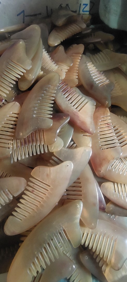 牛角梳 牛角刮痧梳牛角刮痧板羊角刮痧梳 羊角刮痧片美发梳按摩梳