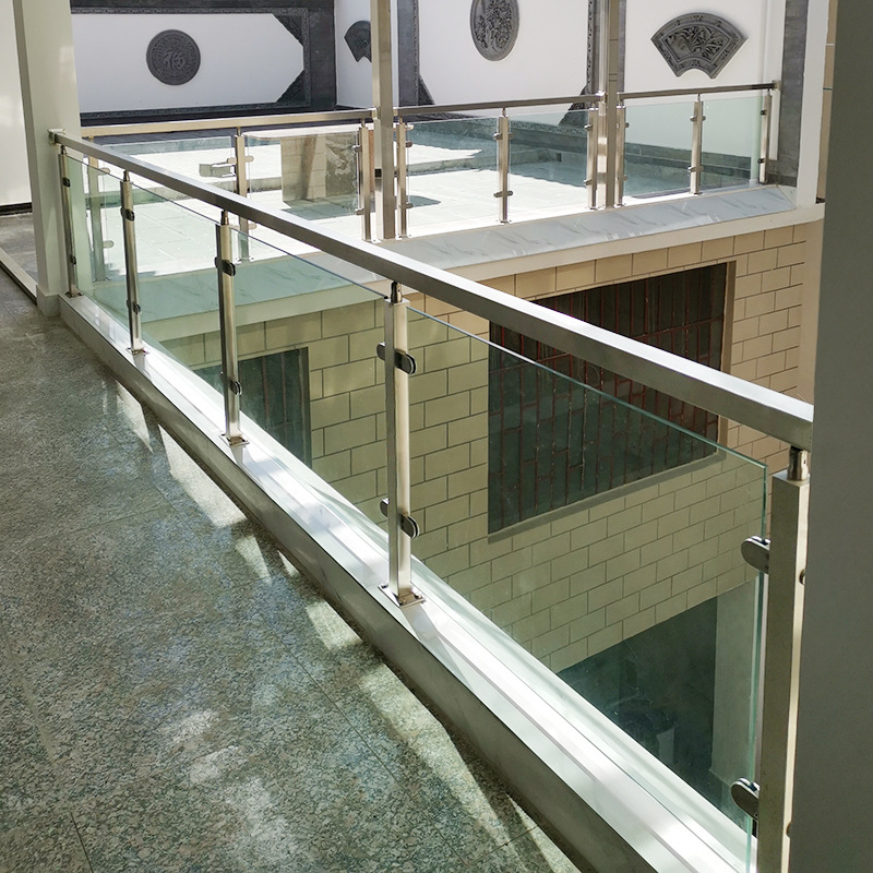 厂家直销免开孔玻璃护栏阳台户外不锈钢栏杆别墅家装楼梯扶手立柱