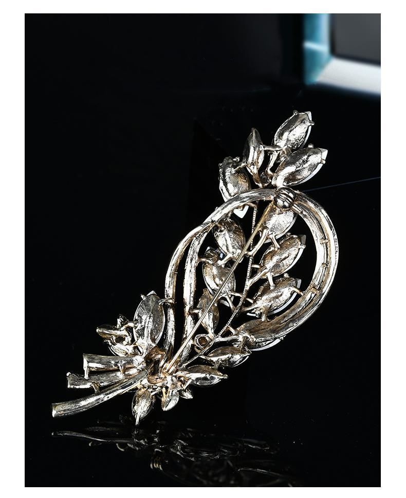 手工胸针女士高档水晶配饰复古大气西装胸花大衣别针女友生日礼物