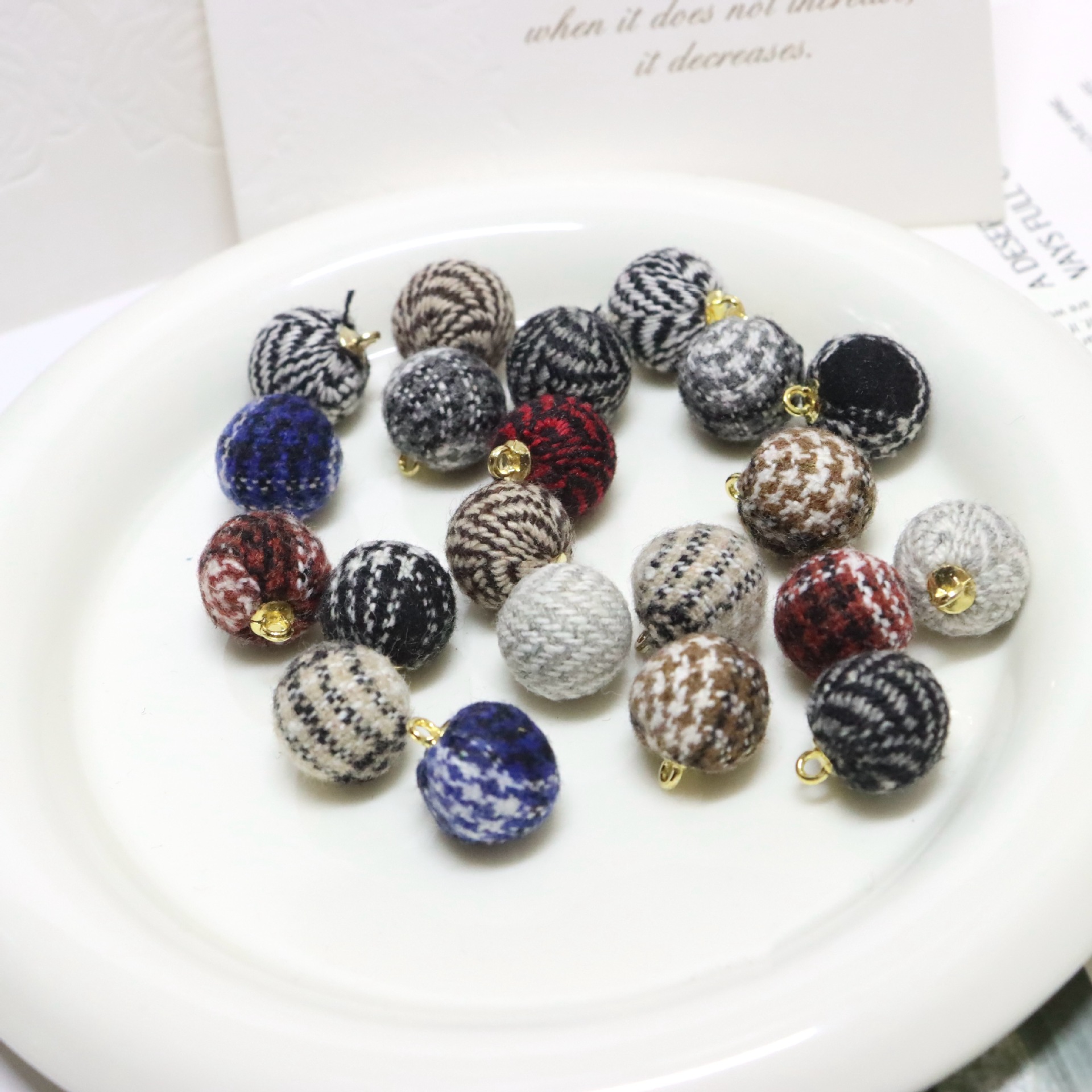 小香风格纹布艺毛球吊坠15mm手工饰品配件diy耳钉耳环钥匙扣挂件