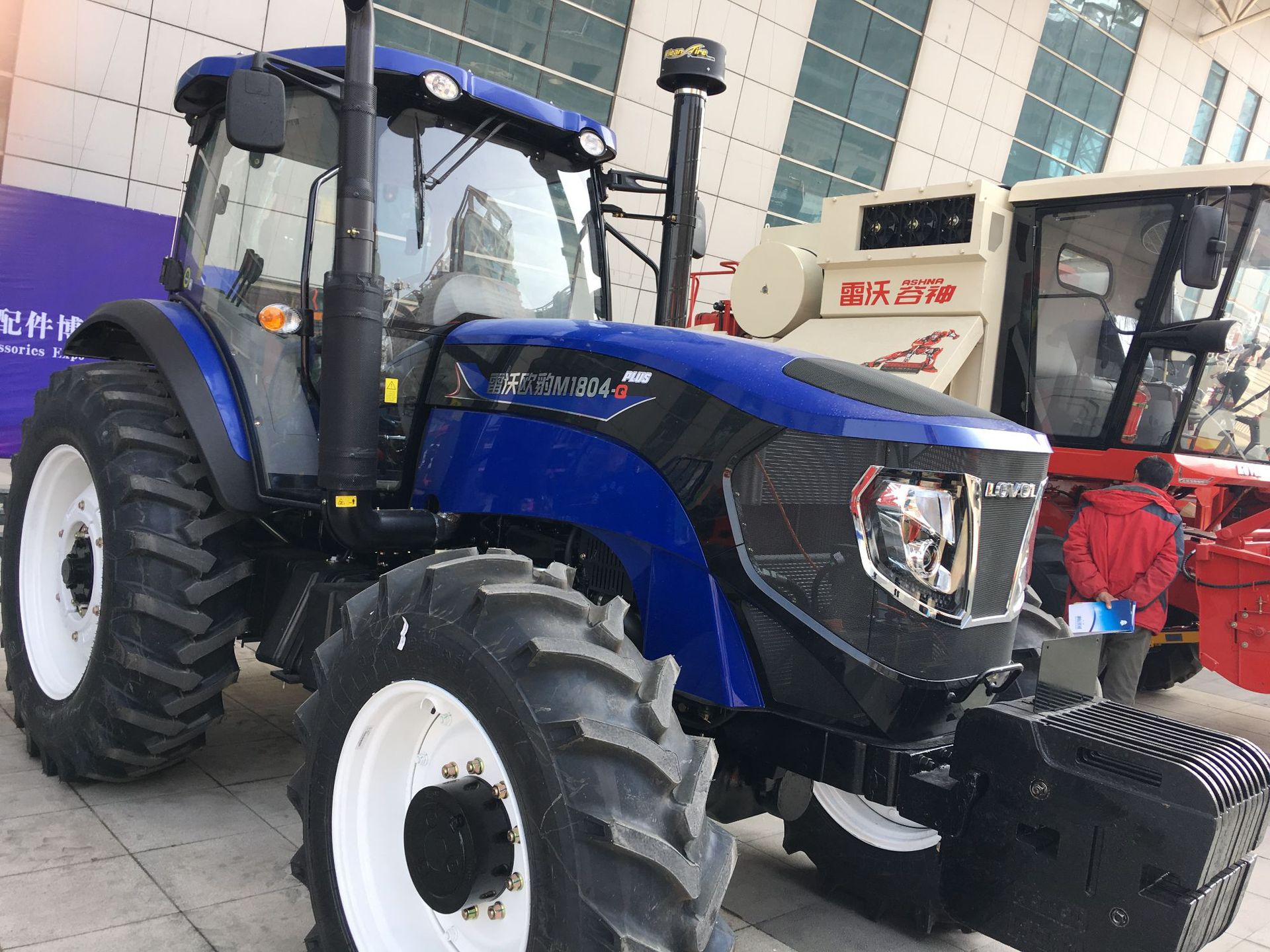 福田雷沃拖拉机欧豹拖拉机1104/1204 /1304 1804驾驶室挡风玻璃